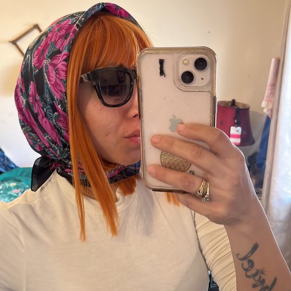 beautiful vintage scarf - Picture 5 of 7